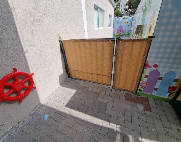 יריעה פלריג יוטה לגידור וגינון תפירה וטבעות