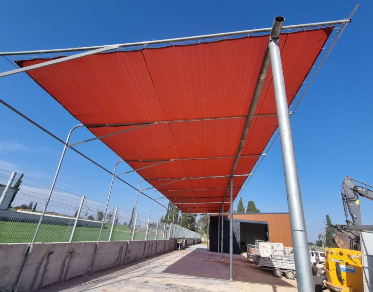 רשת צל 325 גרם להצללה תוצרת כחול לבן כולל חיזוק שמשונית בהיקף
