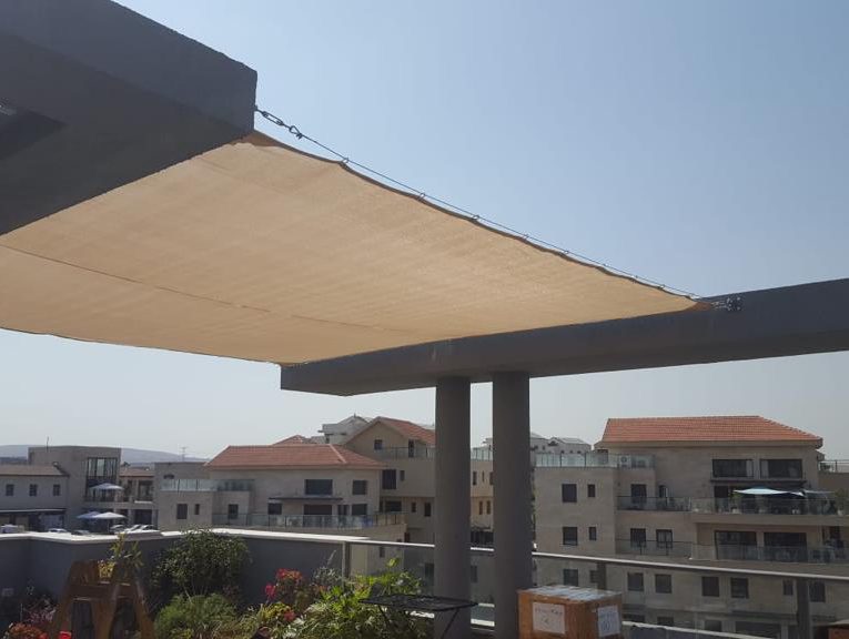רשת צל 140 גרם להצללה תוצרת כחול לבן חיזוק שמשונית בהיקף